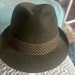 Knox wool hat with feather accent. Vintage XS